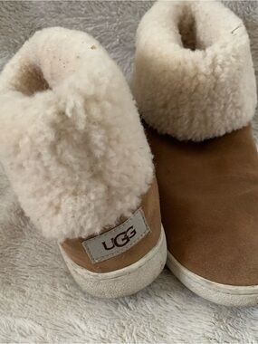 UGG Brown Sheepskin Fluffy Fur Trim Boots - Size 8 (Approx. 25cm)